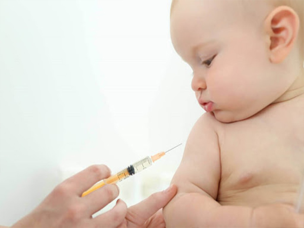 Các phản ứng nhẹ khi trẻ được tiêm vắc-xin