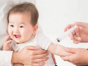 Phải làm gì nếu trẻ gặp phải tác dụng phụ của vắc-xin?