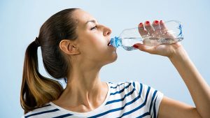 Chuyện gì sẽ xảy ra nếu uống quá nhiều nước?