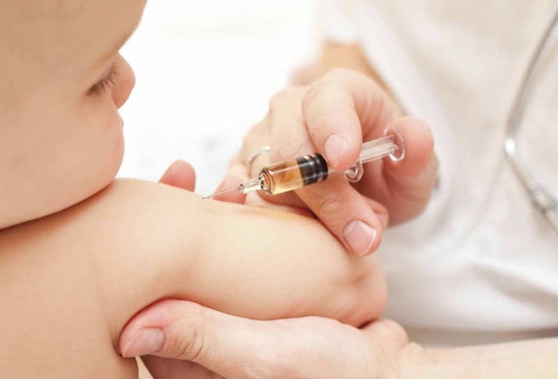 Phụ huynh cần chủ động đưa trẻ đi tiêm vaccine phòng viêm não